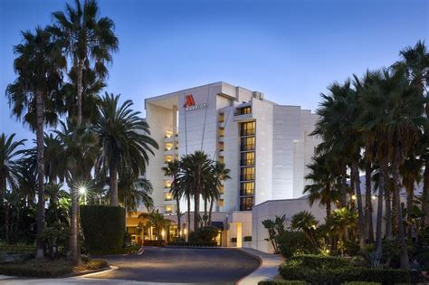 hotels near newport mall|hotels newport center drive.